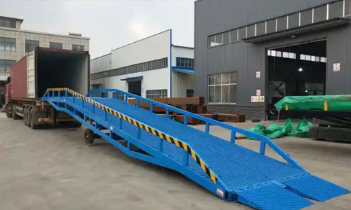 安全操作移动登车桥之步骤